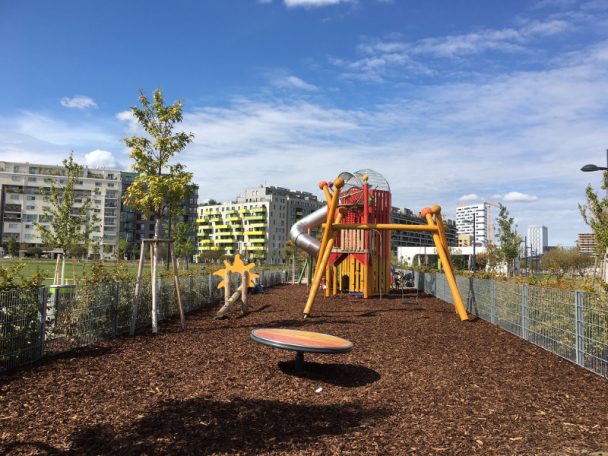 Kleinkind-Spielplatz beim Motorikpark im 10.