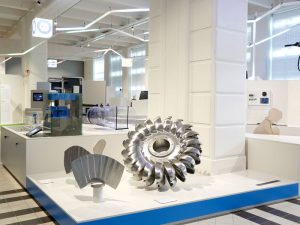 Wasserkraft zur Erzeugung von Strom und Energie. Wissen über Wasserkraft. Techniches Museum Wien neue Ausstellung On/Off.