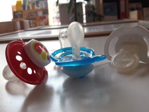 Kleinkindern den Schnuller abgewöhnen. Abschiednehmen vom Schnuller.