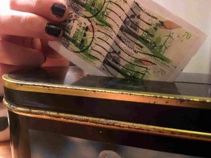 Breifmarkensammelstelle - weil sie zu schade für den Müll sind