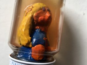 Schenekugel mit Fimofigur