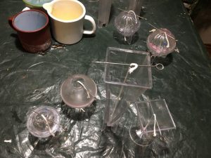 den Docht oben befestigen