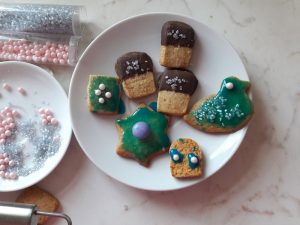 Weihnachtskekse mit Kindern backen