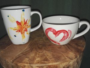 Bemalte Porzellantassen