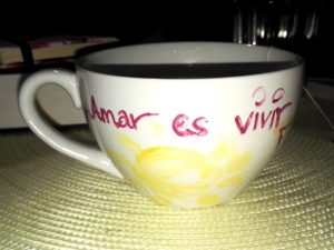 Porzellantasse mit Schrift