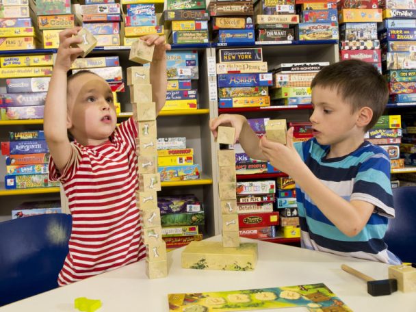 Brettspiele in der wienXtra-spielebox im blog.kinderinfowien.at