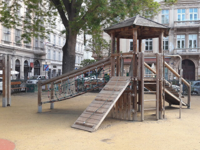 Klettergeruest Spielplatz Rudolfspark