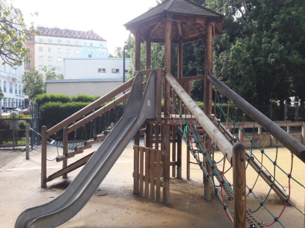 Klettergeruest_Rutsche_Rudolfspark_Spielplatz