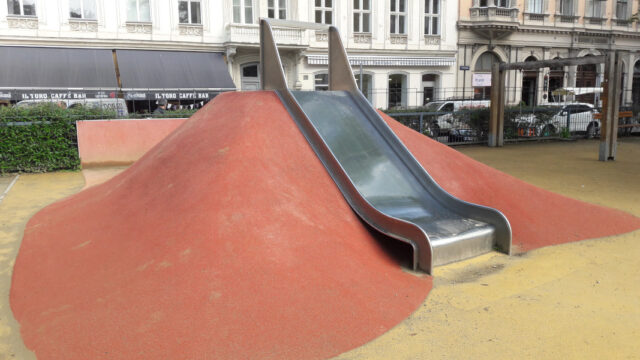 barrierefrei Rutsche im Rudolfspark