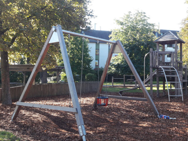 Babyschaukel Streckerpark