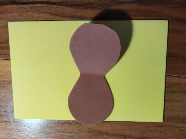 brauner moosgummi ausgeschnitten