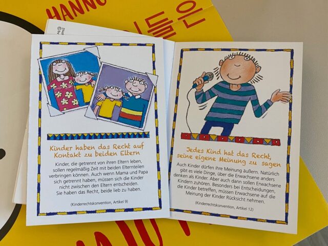 Postkarte mit Erklärung von Kinderrechten